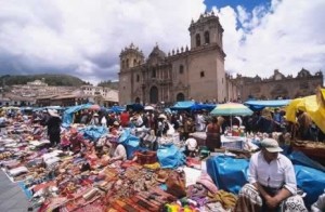 Santurantikuy: le plus grand salon de l'art populaire et folklorique du P�rou.